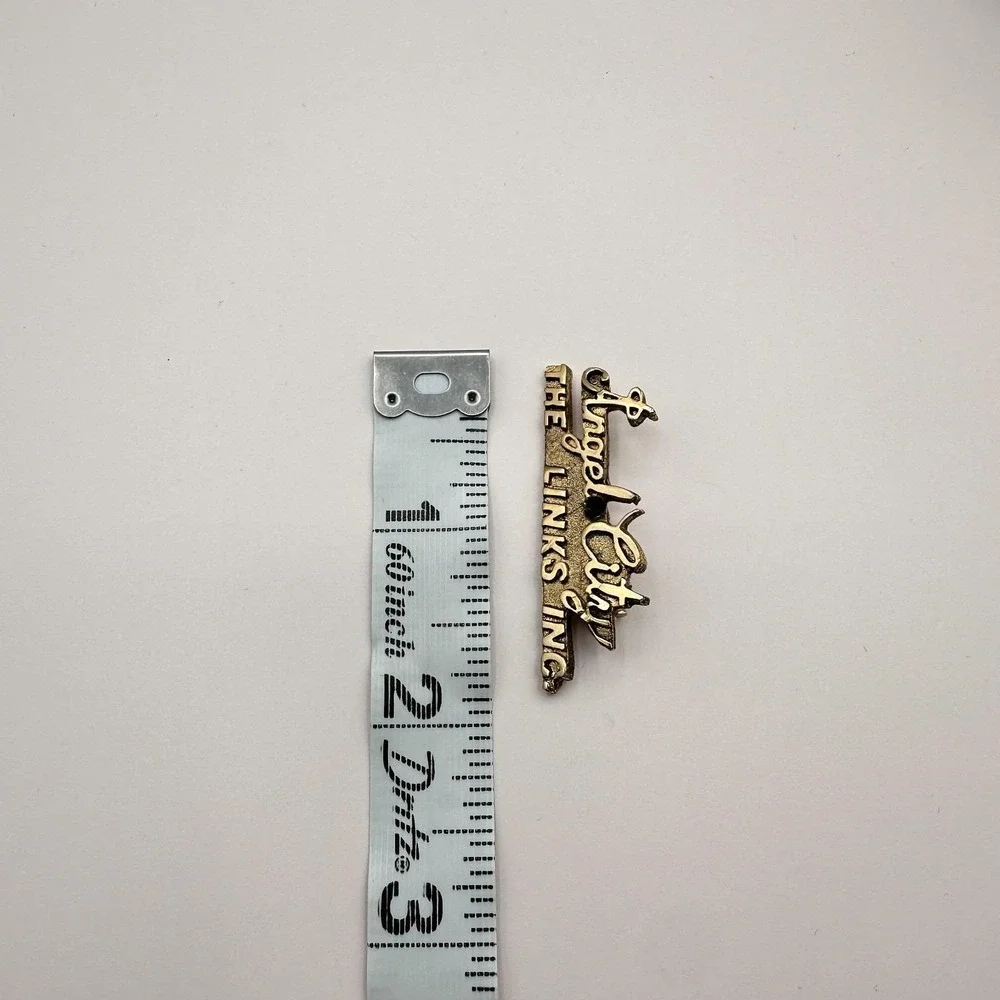 Vintage Y2K 90s Gold Tone Angel City The‎ Links Inc Brooch Pin Women's Jewelry